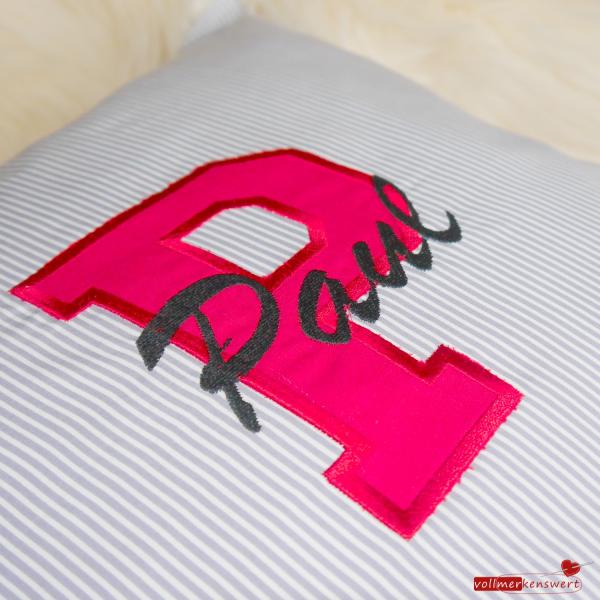 Preview: Namenskissen-Hülle mit Buchstabenapplikation und Wunschname bestickt 40x40 cm